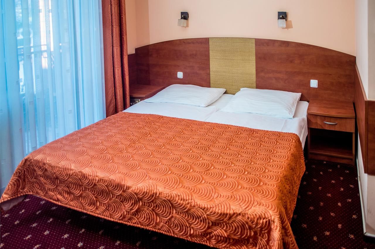 Отель Hotel Delicjusz Trzebaw-22