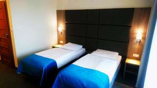 Отель Hotel Delicjusz Trzebaw Улучшенный двухместный номер с 2 отдельными кроватями-4