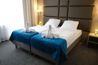Отель Hotel Delicjusz Trzebaw Улучшенный двухместный номер с 2 отдельными кроватями-1